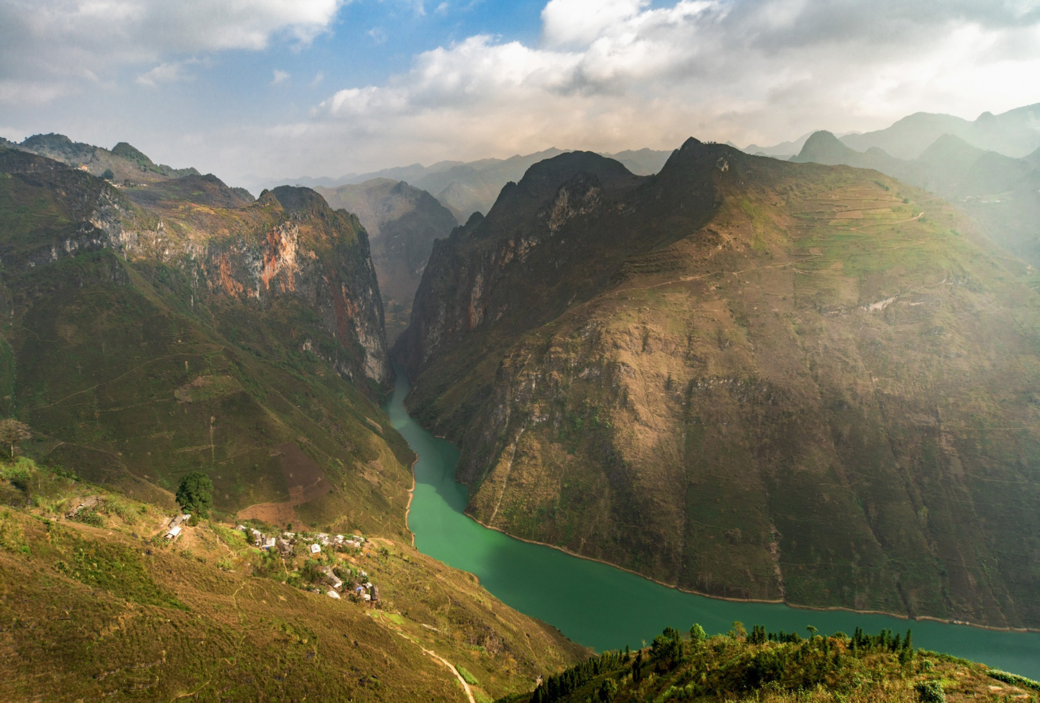 Ha Giang Motorbike Camping, Trekking 4 Days 3 Nights