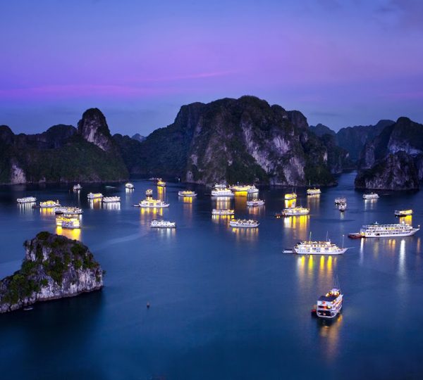 Ha Long Bay: Cruising Through Paradise