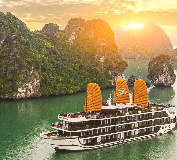 Ha Long Bay: Cruising Through Paradise